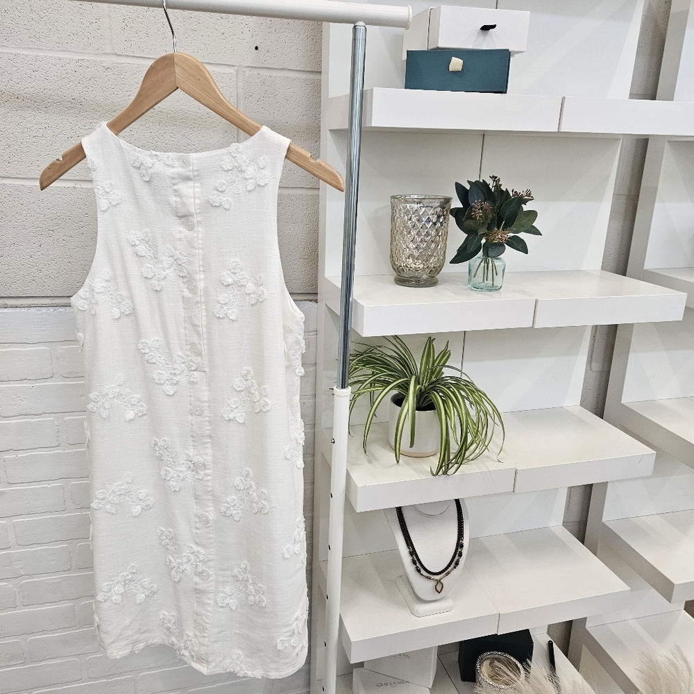Applique Floral Sleeveless Shift Dress - Picture 4 of 14